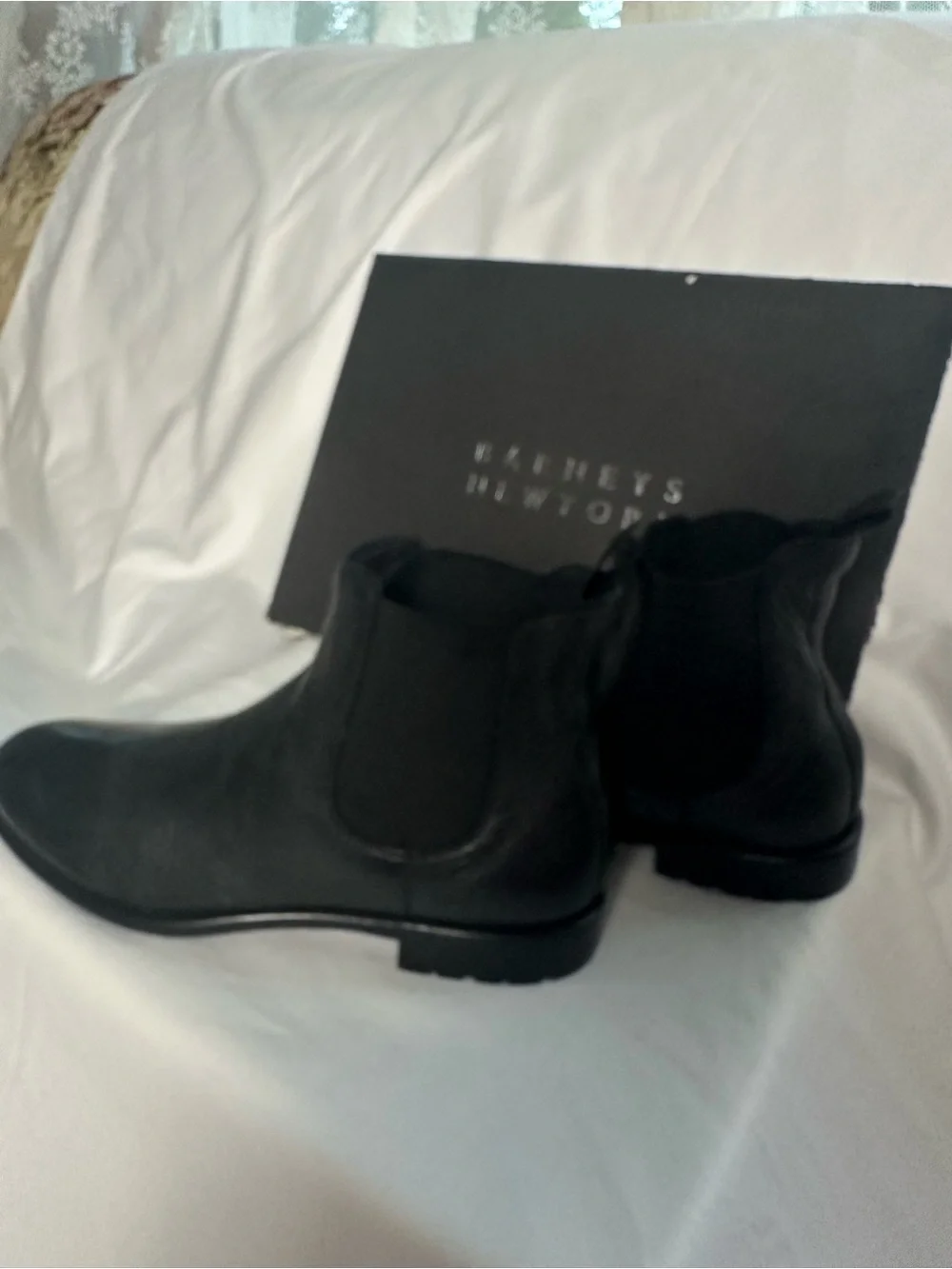 NEW Barneys New York Italy Cervo Leather Chelsea Boots 6M